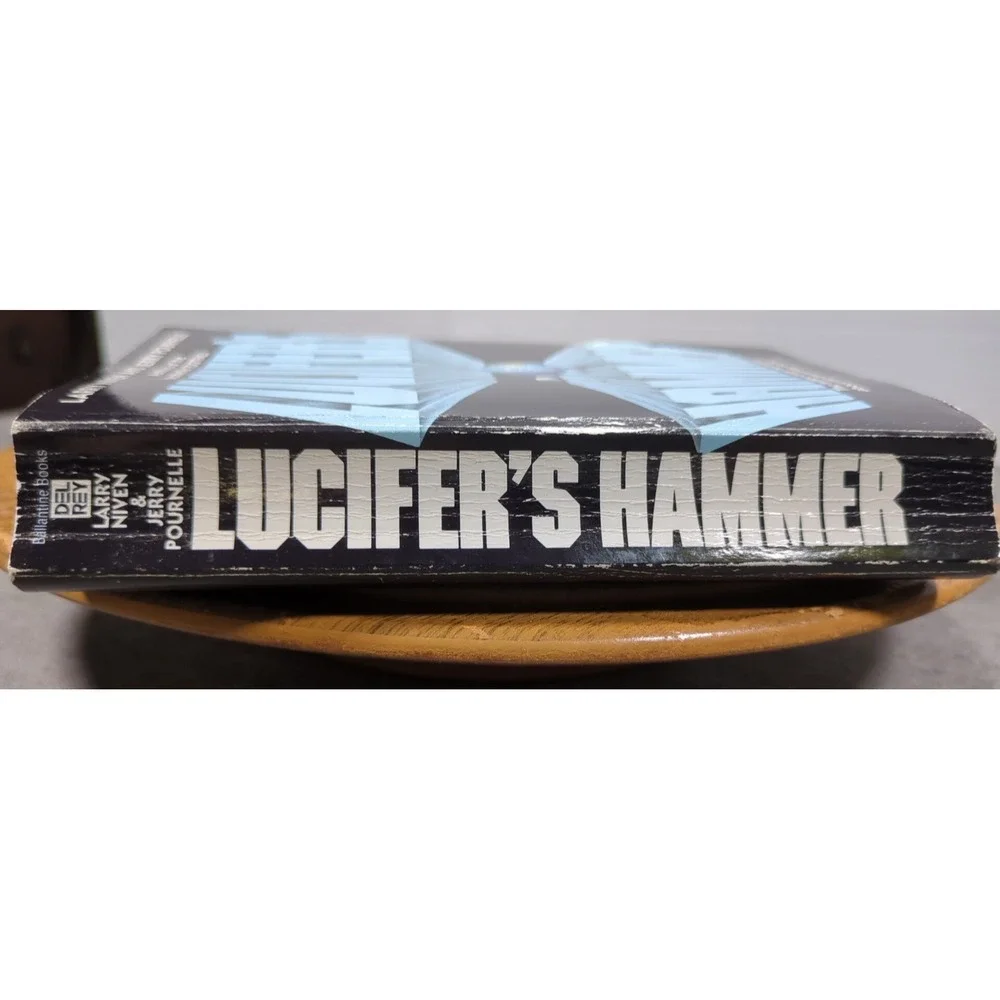 Lucifer's Hammer Larry Niven Jerry Pournelle 1977 Del Rey Mass Market Paperback‎